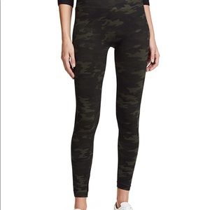 SPANX seamless camo leggings, size Medium
